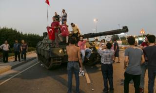 Турция удължава извънредното положение... отново