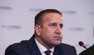 Харизанов: Референдум сега е като да питаме "за" или "против" Аспарух да пресече Дунава