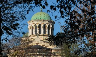 Топло и сухо време около Коледа