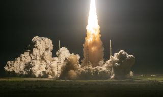 Мегаракета на НАСА полетя към Луната