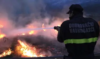 Край хърватския град Сплит гори пожар