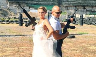 Бургаски младоженци се ожениха с калашници (СНИМКИ)