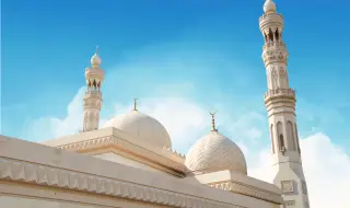 Четирима души бяха убити при стрелба в близост до джамия в Оман