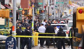 Расте броят на жертвите на стрелбата в метрото в Ню Йорк