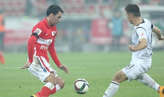 Трети италиански клуб иска Ивелин Попов