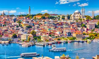 Над 1600 служители в Истанбулската община са имали връзки с терористични организации