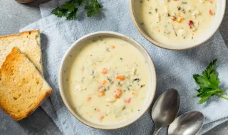 Рецепта на деня: Пилешка кремсупа с картофи, моркови и целина