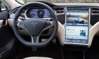 Tesla монтирала грешни въздушни възглавници на волана