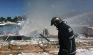 Десетки пожарникари срещу пожари край Атина
