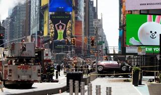 Шофьор помля хора в центъра на Ню Йорк (ВИДЕО+СНИМКИ)