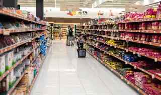 Супермаркетите в Гърция обявиха намаление на цените на основни продукти