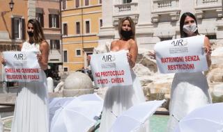 Булки в Италия излязоха на протест заради отменените сватби