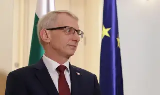 Денков: Правителството не си е помисляло да дели кметовете по партиен признак