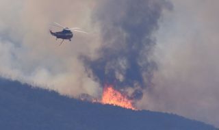 Канада поиска международна помощ за борба с пожарите