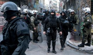 Атакуваха полицейски участък в Атина
