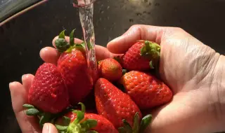 Как да мием ягодите, за да останат пресни по-дълго