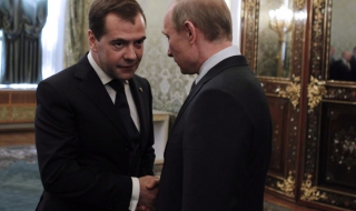 Рокада в Москва: Медведев е новият премиер