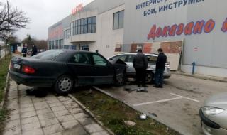 Опит за обратен завой причини тежка катастрофа във Варна