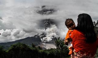 Синабунг хвърли в паника Индонезия (СНИМКИ)