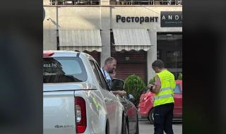 "Закопчаха" колата на Андре Токев в центъра на София