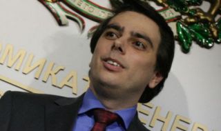 Асен Василев: Електронно правителство ще остави без работа 900 хиляди чиновници