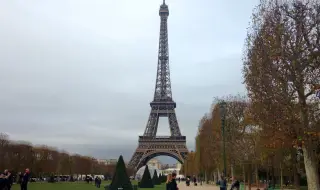 A Bulgarian, a Ukrainian and a German are in custody - they left empty coffins in front of the Eiffel Tower 