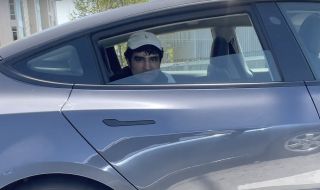 Арест за младеж возил се на задната седалка на Tesla с включен автопилот (ВИДЕО)