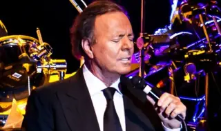 Хулио Иглесиас е обвинен в сексуално насилие над две жени