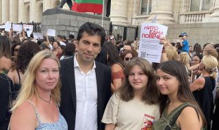Кирил Петков от протеста за нарязаното момиче: Промяната в съдебната система ще е трудна, но нямаме право да спираме 