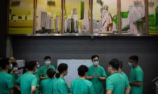 Китай попълва спешно лекарските екипи
