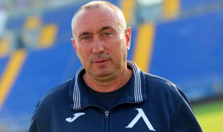 Станимир Стоилов е вариант за нов треньор на АПОЕЛ Никозия