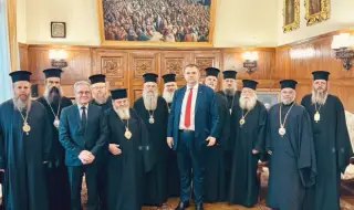  Пеевски защити българското духовенство, обвини Кремъл, че се меси у нас