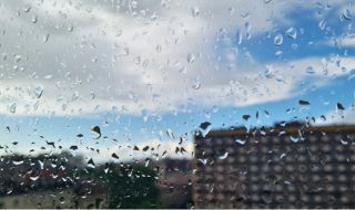 Времето днес, прогноза за вторник, 18 април: Остава облачно и дъждовно, над 1 700 метра - сняг