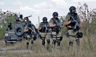 4 часа гониха терористи на летище Пловдив