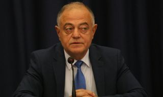 Ген. Атанасов няма да подава оставка, свиква Национално събрание на ДСБ