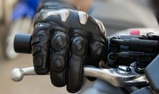 Удариха моторист пред Националния стадион