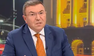 Костадин Ангелов: Крайно време е Радев да се позиционира – ляв ли е, десен ли е. Да намери себе си. Иначе лъжем хората