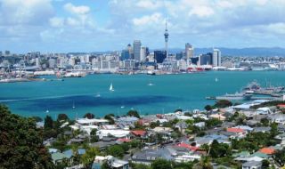 Поне двама души бяха убити при стрелба на строителен обект в новозеландския град Окланд