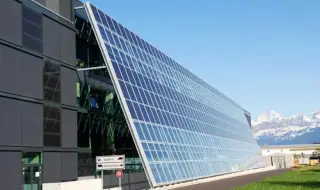 Затваря най-големият завод за слънчеви панели в Европа