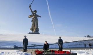 Русия почете героите от Сталинград (СНИМКИ)