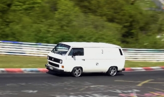 Автобуси, бусове и баничарки на Нюрбургринг (Видео)