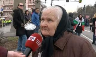 Баба Стойна стана лице на протестите в София