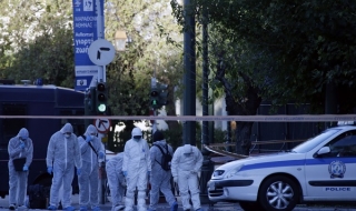 Хвърлиха граната по френското посолство в Атина