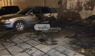 Три коли са изпепелени до полицейско управление в Пловдив