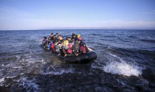 Турски чиновници избягаха в Гърция с лодка