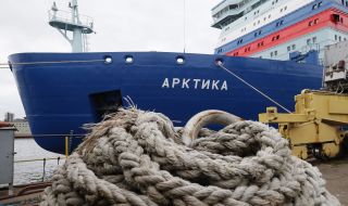 Оборудваха с 90-тонна верига нов руски ледоразбивач