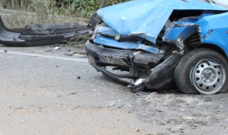 Четирима загинаха при катастрофи