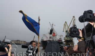 Кметът развя байряка на Морска гара Бургас