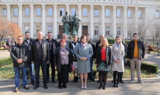 Нинова: Просветеният народ може да решава и да определя сам съдбата си