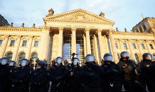 Протестиращи опитаха да нахлуят в Райхстага